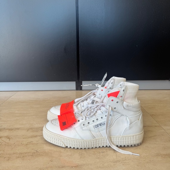 Off-White 3.0 Off Court Lace-Up Sneakers - Picture 3 of 6